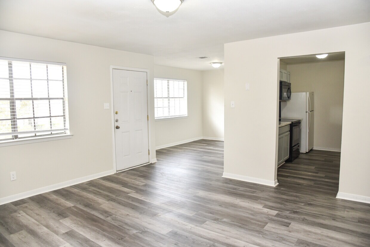 Primary Photo - 700 Navarro Dr