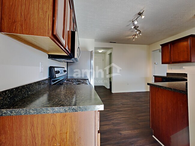 Foto del edificio - 7797 Highbrook Dr