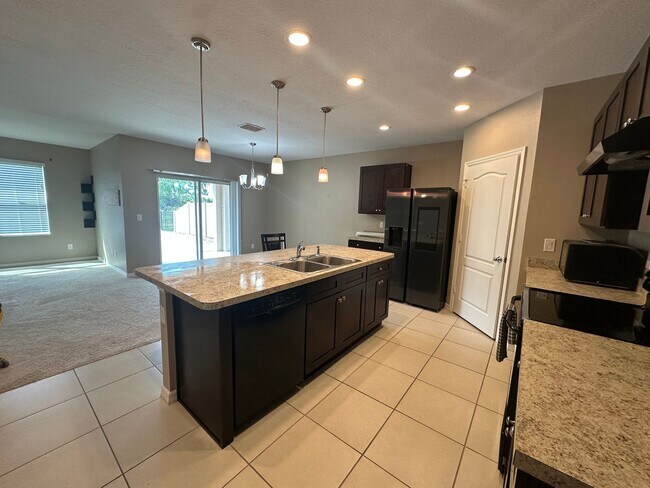 Foto del edificio - Move-In Special: Half Off Your First Month’s Rent!