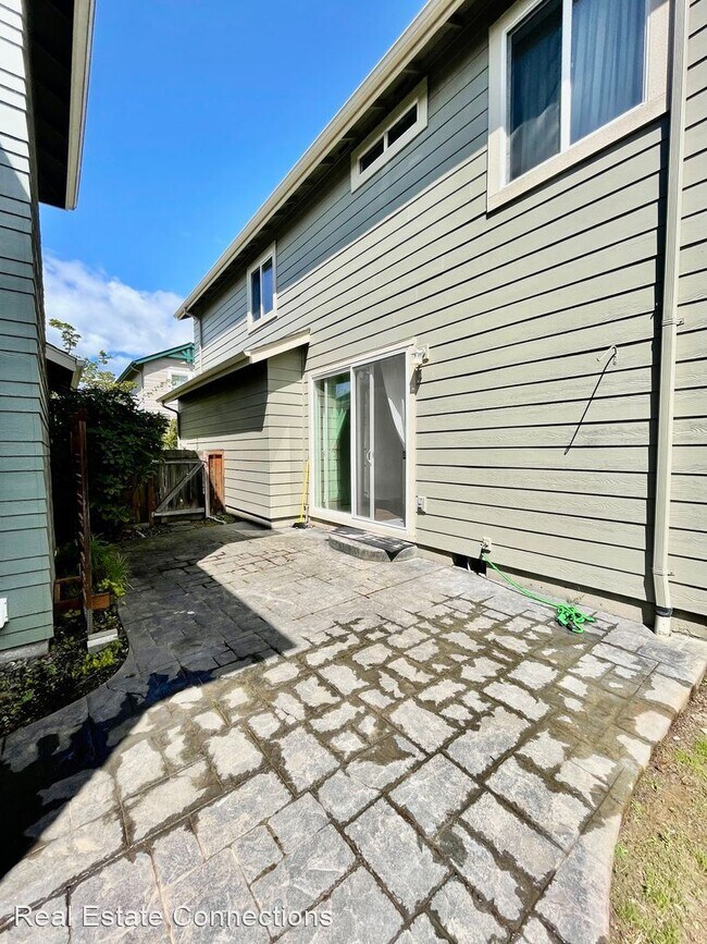 Building Photo - 3 br, 2.5 bath House - 5274 Wales Dr.