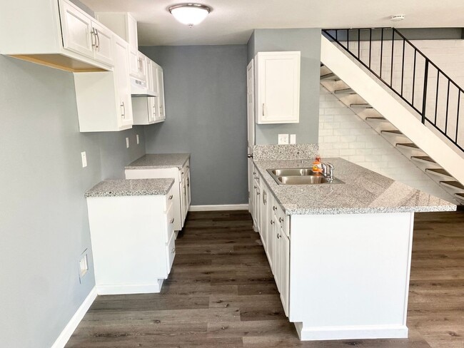 Building Photo - Beautifully Updated 2/1 in North Fresno