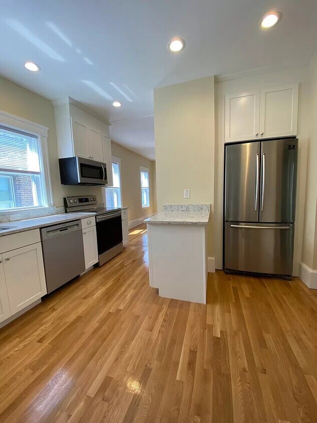 Foto principal - 303 Tappan St