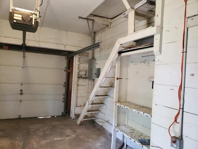 Building Photo - 710 10th