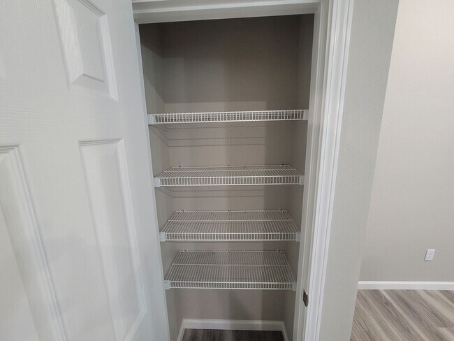 Building Photo - 424 E. 5th