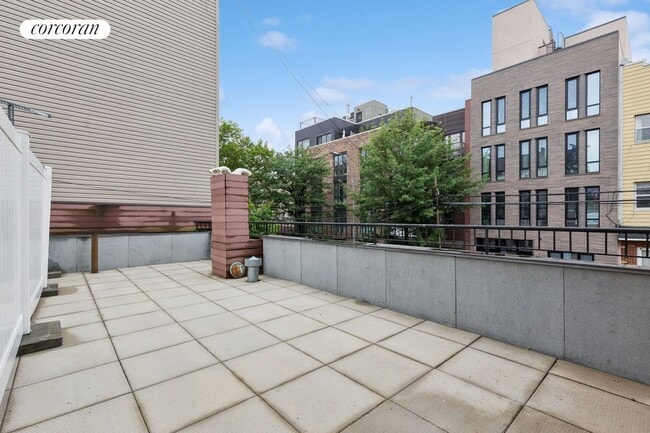 Building Photo - 419 Humboldt St