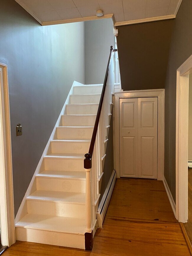 Building Photo - Historic 1800s Home for Rent! - 4 Bedrooms
