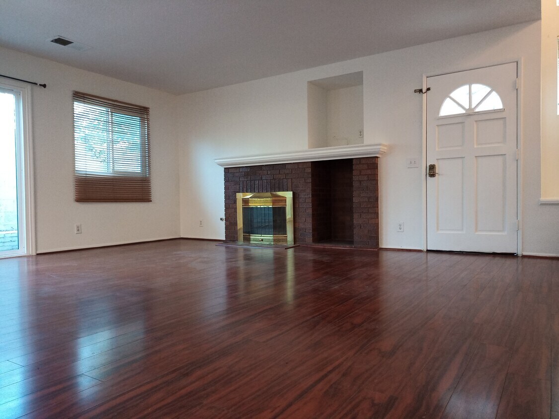 Primary Photo - 1208 Barranca Ave