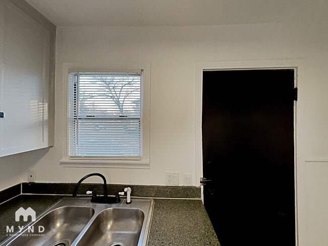 Foto del edificio - 401 N Montclair Ave
