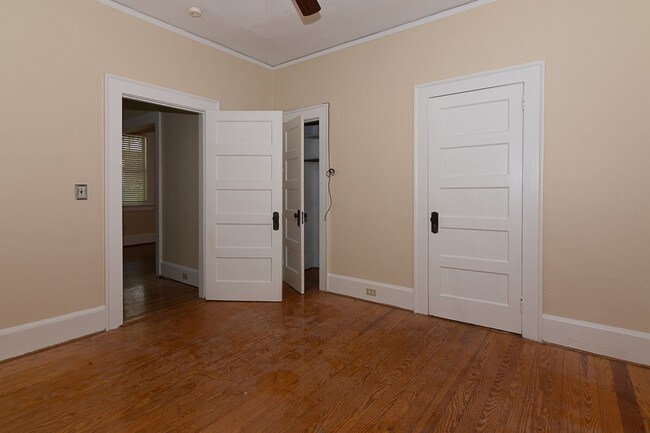 Interior - 504 S Ott Rd