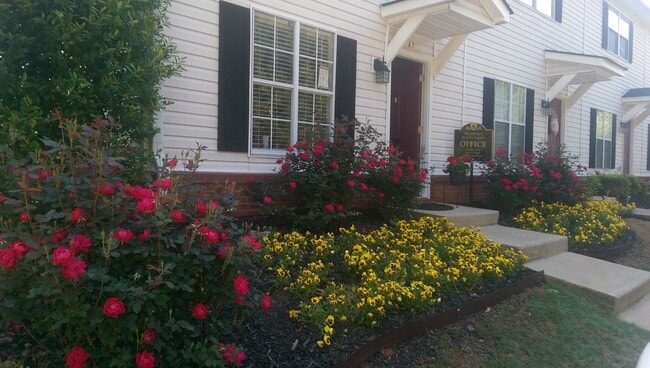 Building Photo - Westshire Townhomes