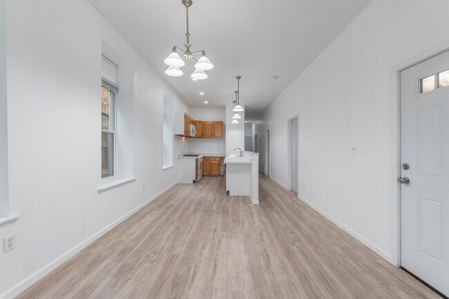 Foto del edificio - 1326 S Troy St