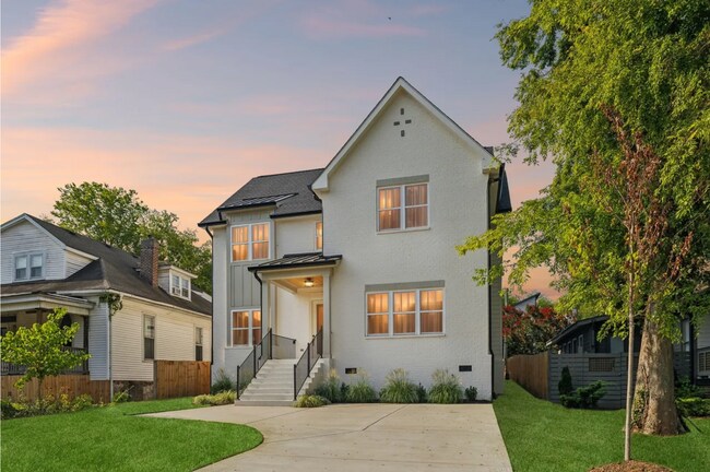Foto del edificio - The Nations | Rooftop Balcony + Private Yard