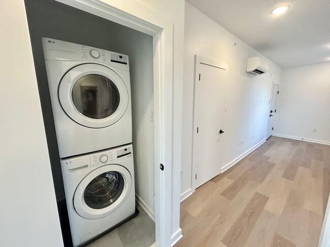 Photo - 2725 W Girard Ave (LO) Apartment