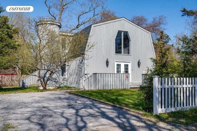 Building Photo - 76 Peconic Ave