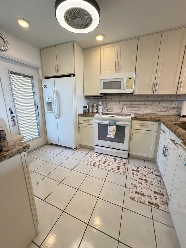 Foto del edificio - 3051 N Course Dr