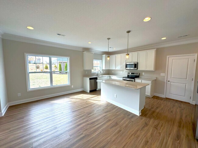 Building Photo - Newer Construction-3 Bedroom in a Great Community!