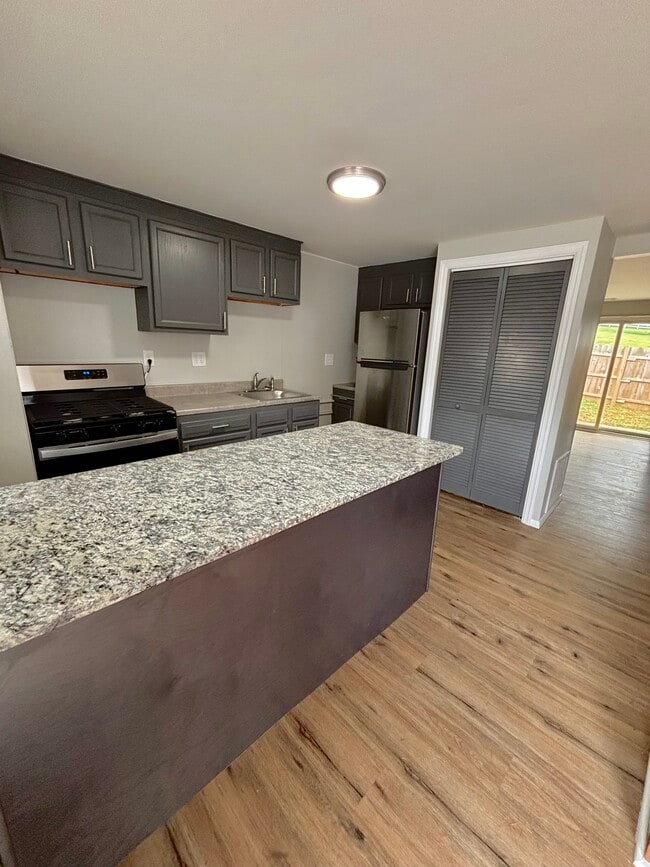 Building Photo - 3241 Chestnut St