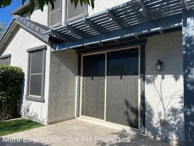 Building Photo - 3 br, 2.5 bath House - 2059 W DESERT HOLLO...