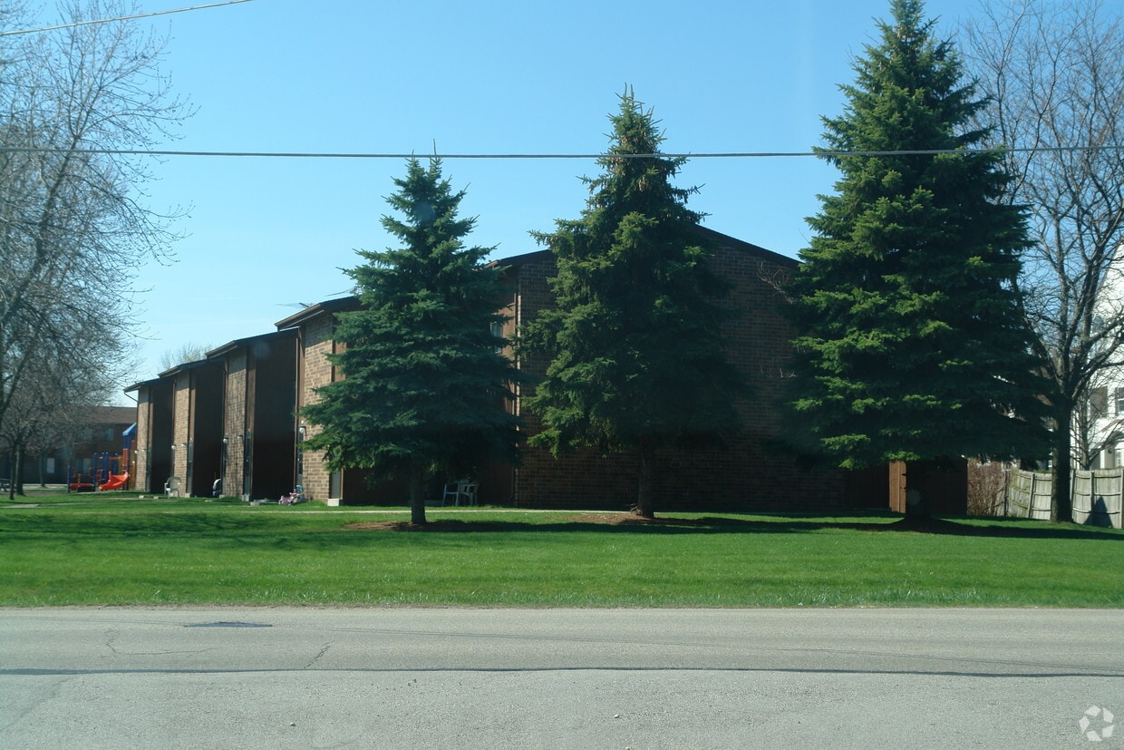 Primary Photo - Eisner Court