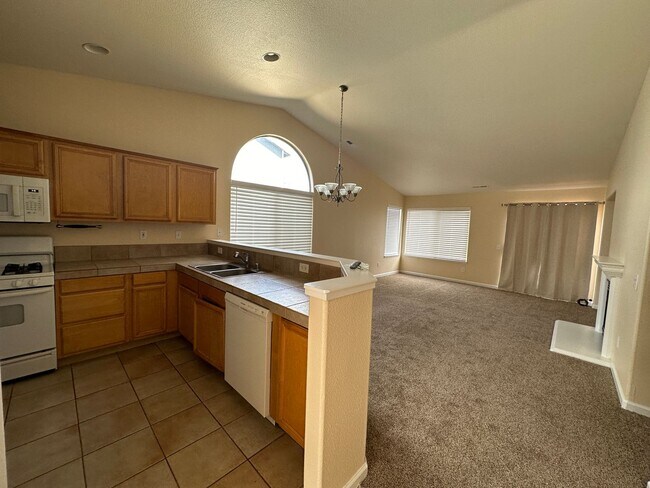 Building Photo - Country living in this single story 3 bedr...