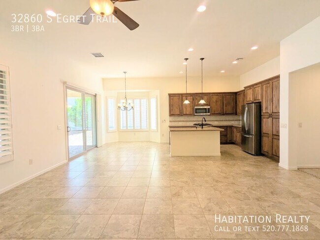Building Photo - Rare opportunity to rent a Pristine, 3Bed/...