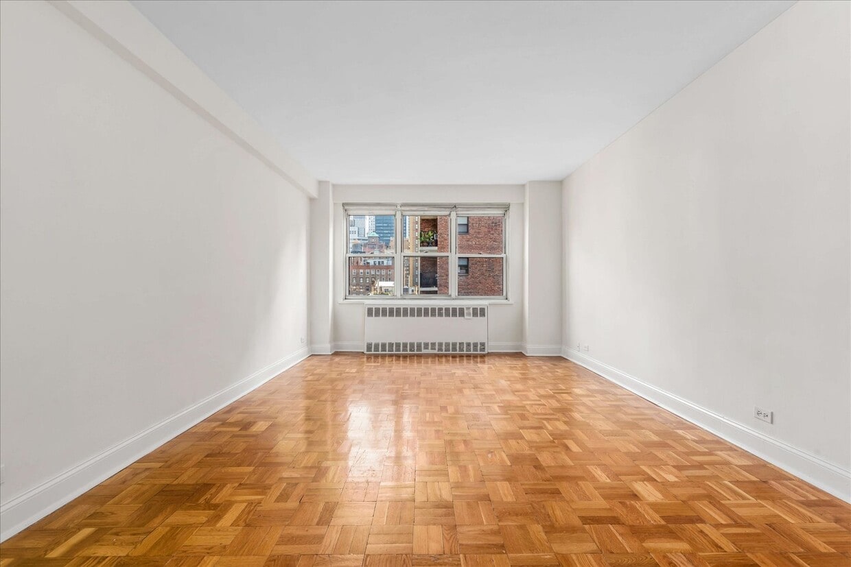 Primary Photo - 166 E 35th St