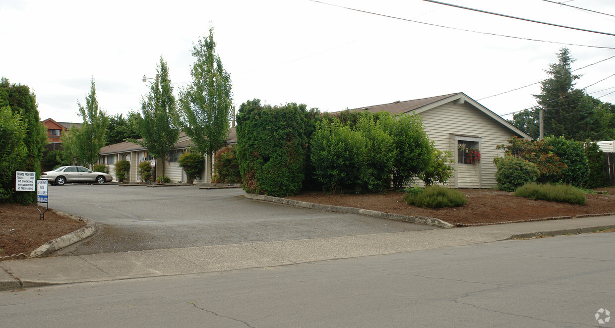 Building Photo - 1010-1040 Lansford Dr SE