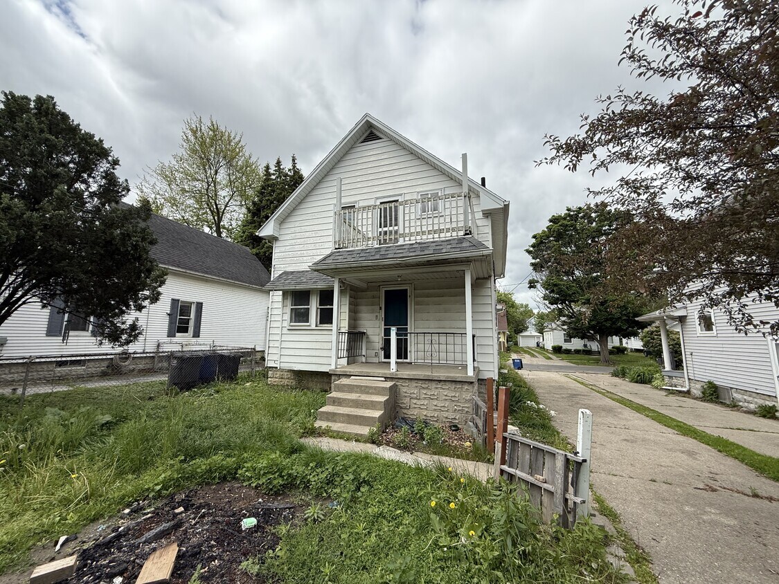 Building Photo - 4112 Caroline Ave