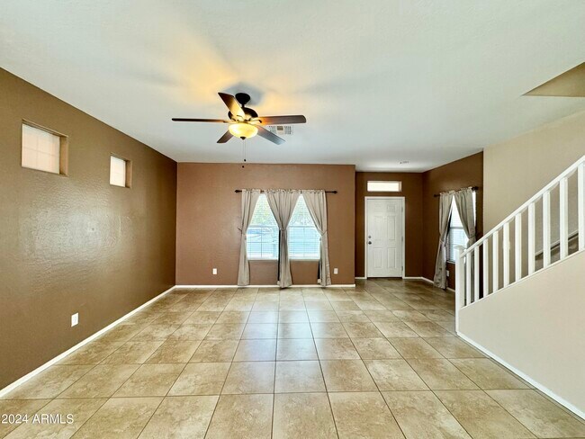 Building Photo - 1813 S Voyager Dr