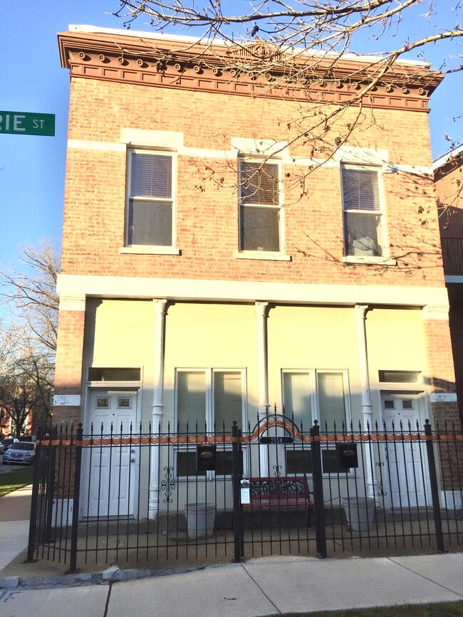 Building Photo - 2158 W Erie St