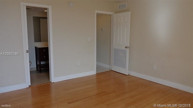 Building Photo - 2 br, 2 bath  - 6900 N Kendall Dr Apt A408