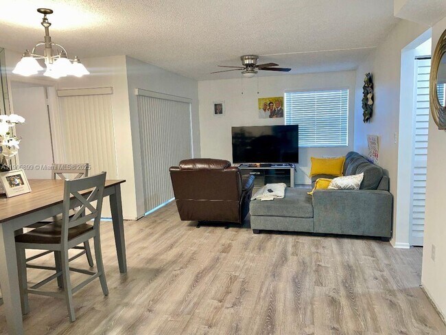 Foto del edificio - 20065 NE 3rd Ct