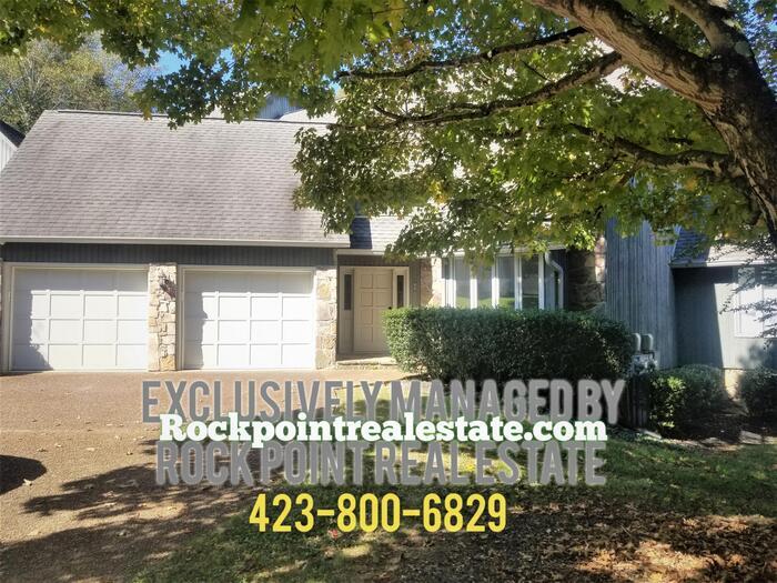 Primary Photo - Stunning Townhome with Golf Course Views!