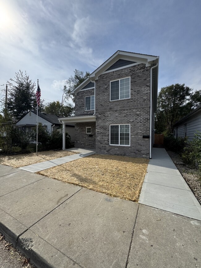 Building Photo - 528 N Elder Ave