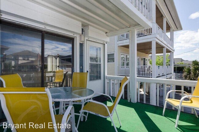 Foto del edificio - 3 br, 3 bath House - 14 East Henderson Unit B
