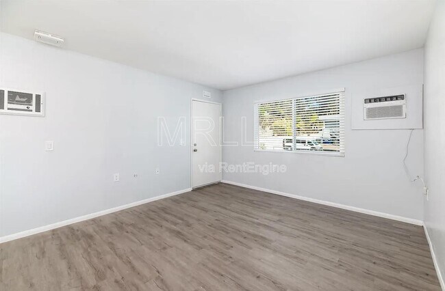 Foto del edificio - 6738 University Ave