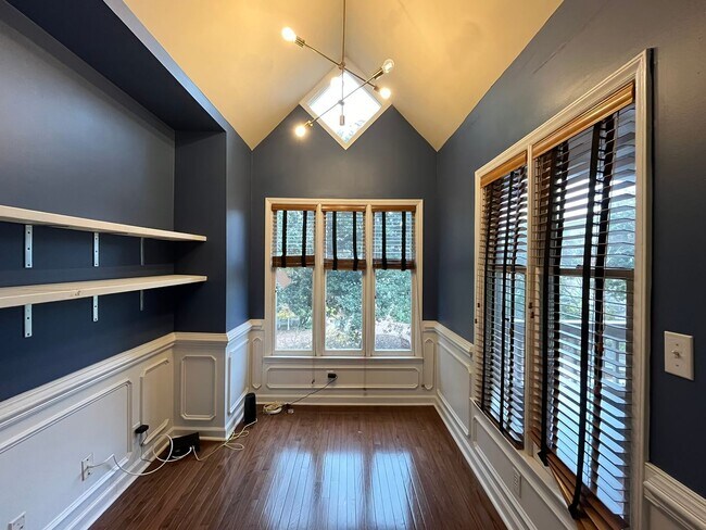 Foto del edificio - Excellent 2BD, 2BA Downtown Raleigh Condo ...