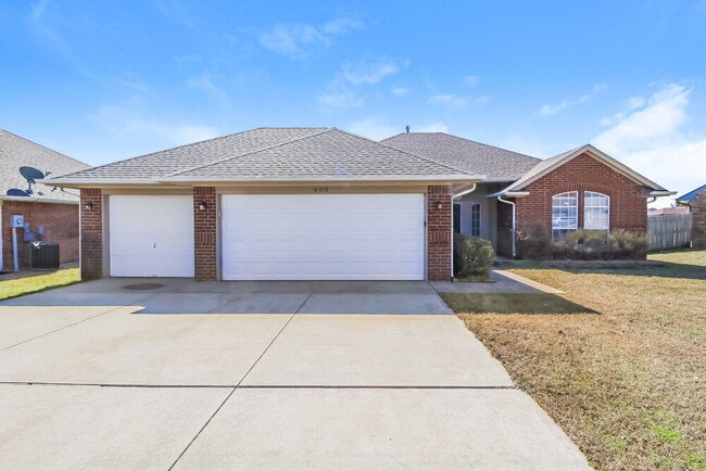 Building Photo - 600 NE 20th St