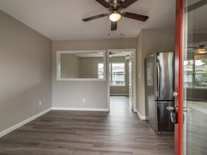 Building Photo - 1819 Cove Park Dr