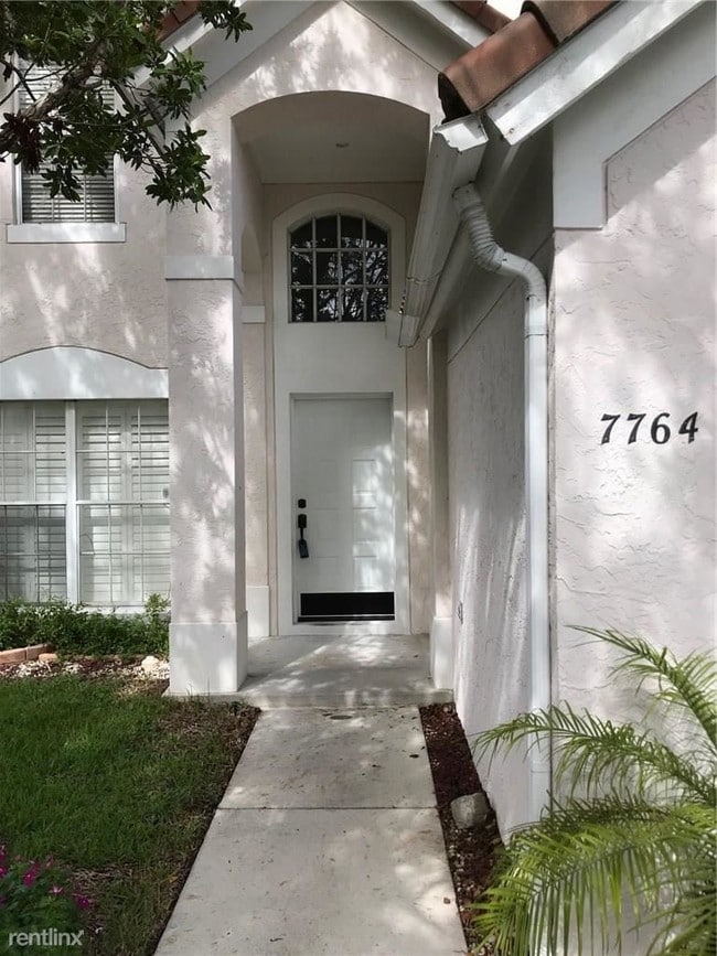 Building Photo - 7764 Hibiscus Ln