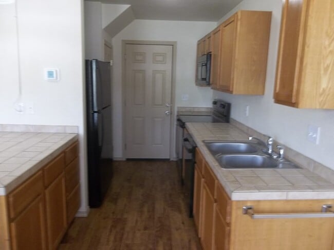 Building Photo - 2318 Sailing Way