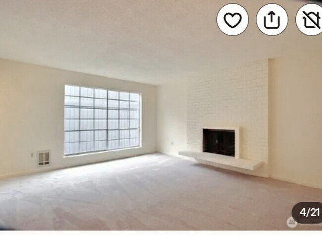 Building Photo - 3425 S 176th St