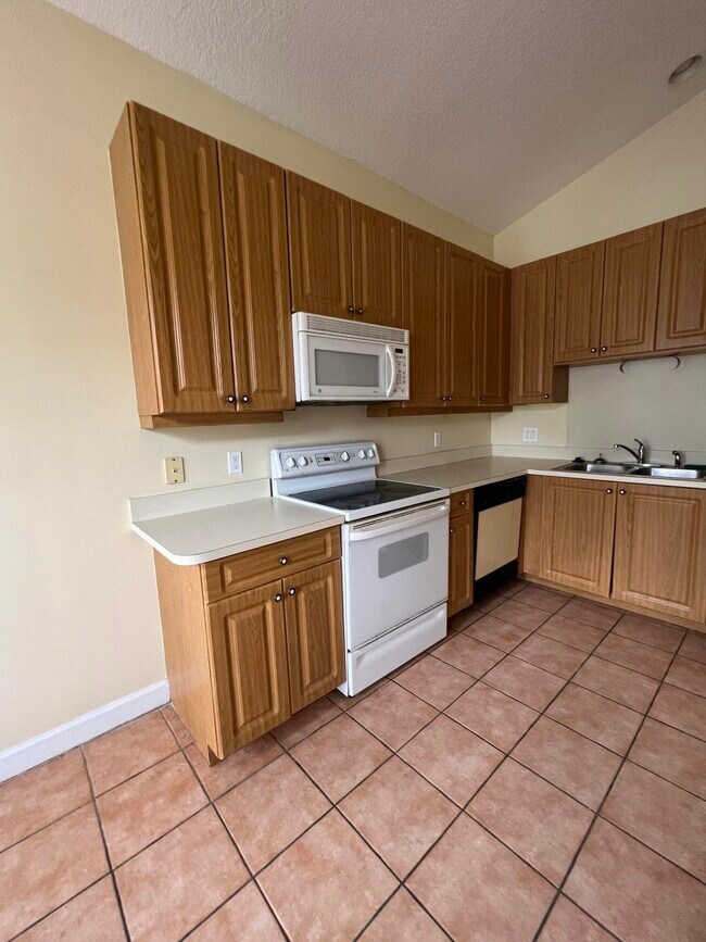 703 SW St Croix Cove Port Saint Lucie, FL 34986 Alquileres en Port