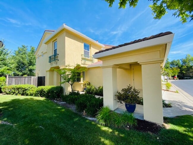 Foto del edificio - Elegant and Move-In Ready 4BD/3BA, Two-Sto...