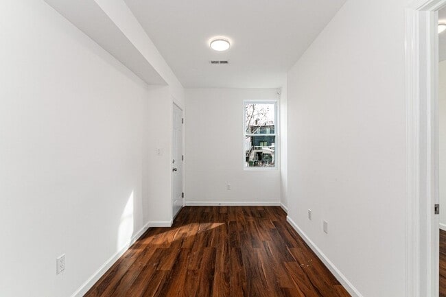 Foto del edificio - 1838 C St SE