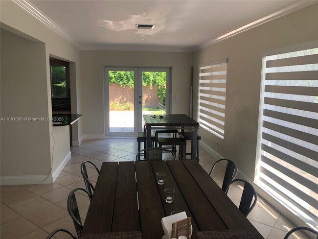 Foto del edificio - 2532 NE 27th Ave