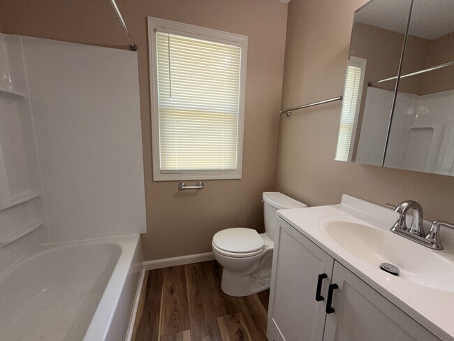 Foto del edificio - 6504 N 33rd St