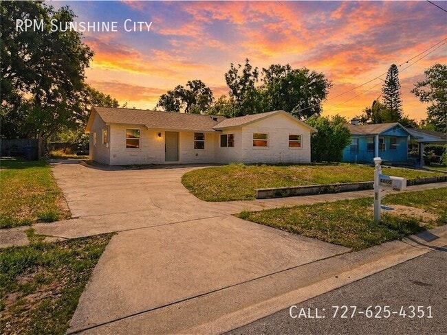 Photo - 4605 N John Bell Jr Dr House