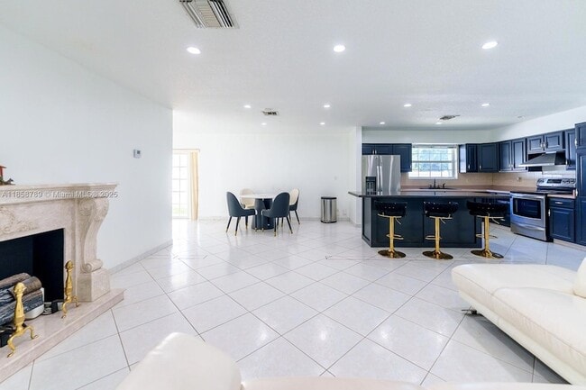 Photo - 2011 N 43rd Ave House