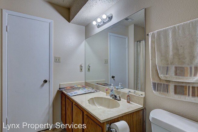 Building Photo - 2308-2310-2310 Whitlow Cove